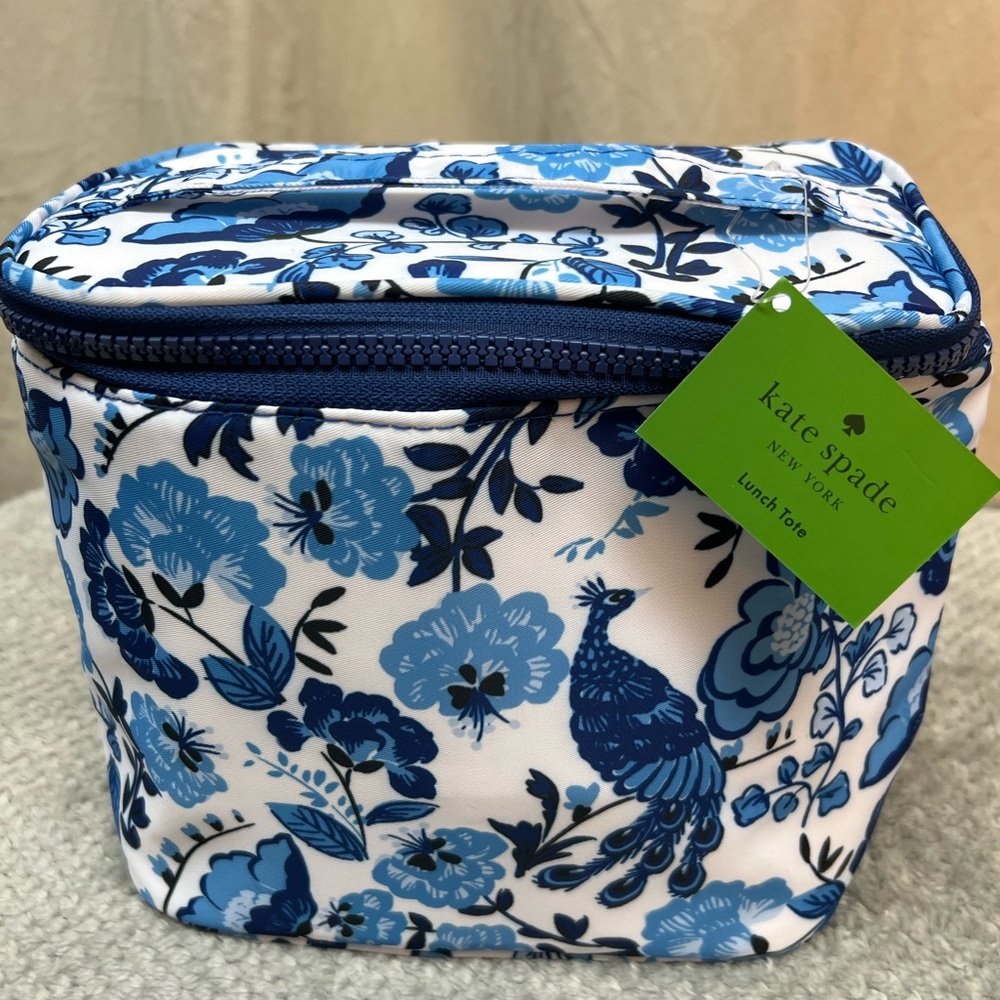 💙🦚Super cute KATE SPADE ♠️ lunch tote with Blue peacocks💙💙